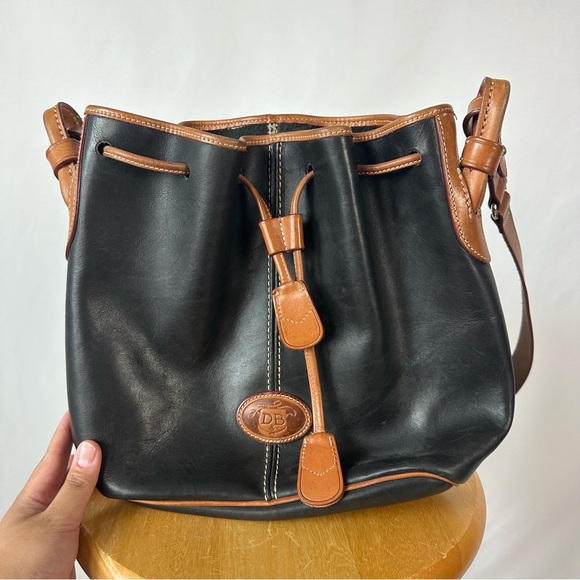 Dooney & Bourke Handbags - Dooney & Bourke Vintage Drawstring Shoulder Bag